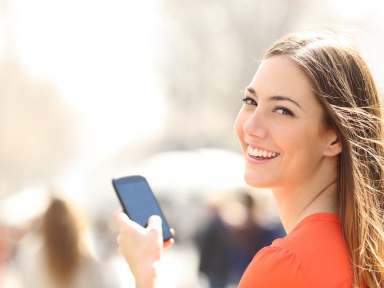 Belle Fille de l’est qui tchat sur un site de rencontre Belle Fille de l'est