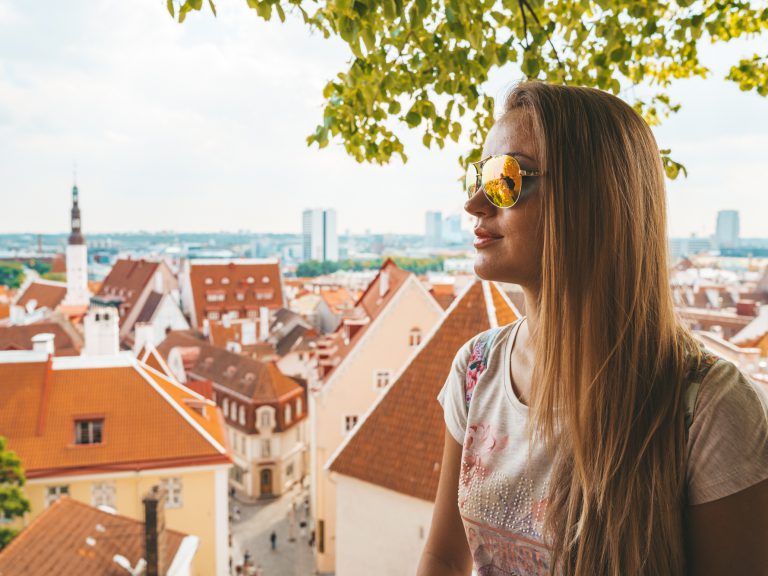 Estonie, femme à Tallin Estonie, femme à Tallin