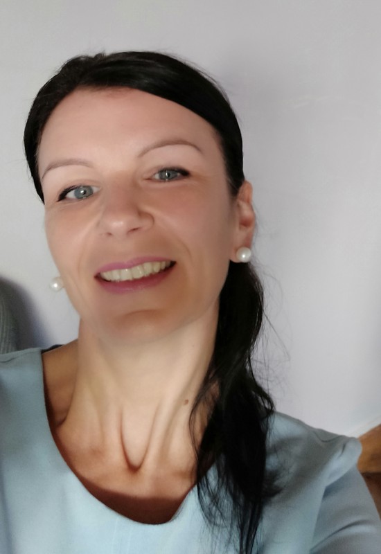 Elena • 50 • France