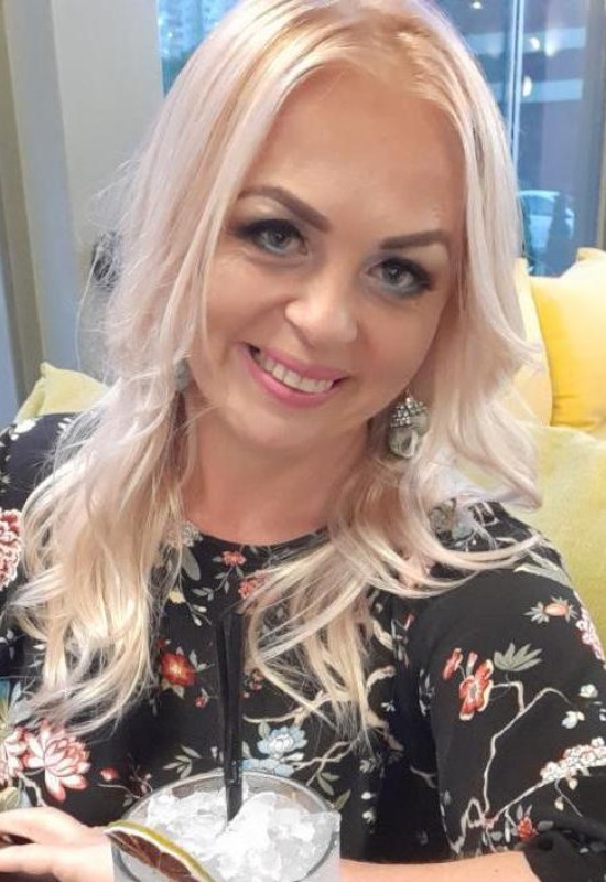 Elena • 51 • Russie