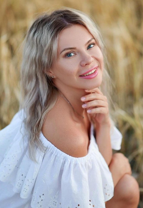 Anna • 36 • Russia