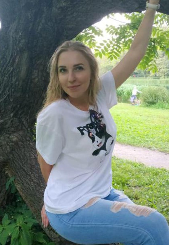 Anna • 39 • Russie