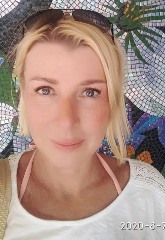Elena • 59 • Russie