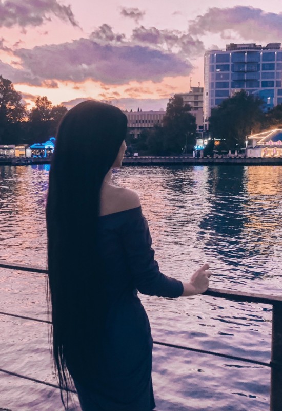 Emma • 31 • Russia