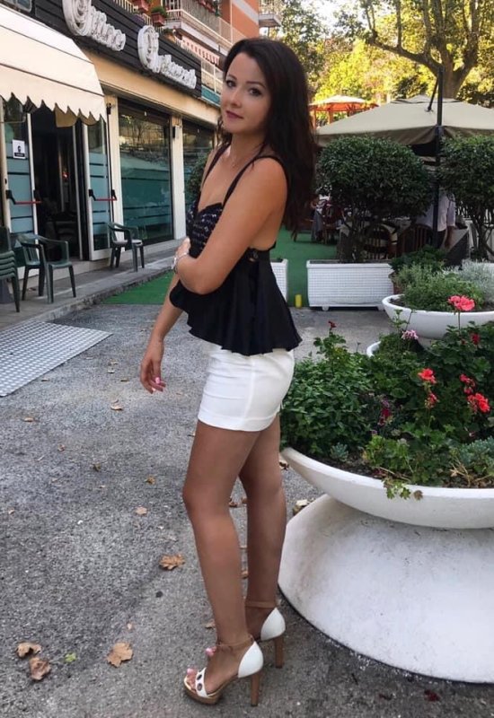 Inna • 31 • Italy