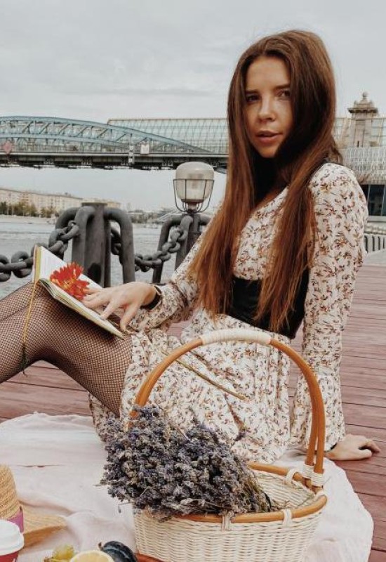 Katerina • 27 • France