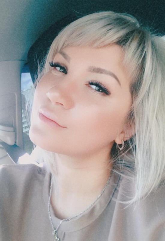 Oksana • 45 • Russie