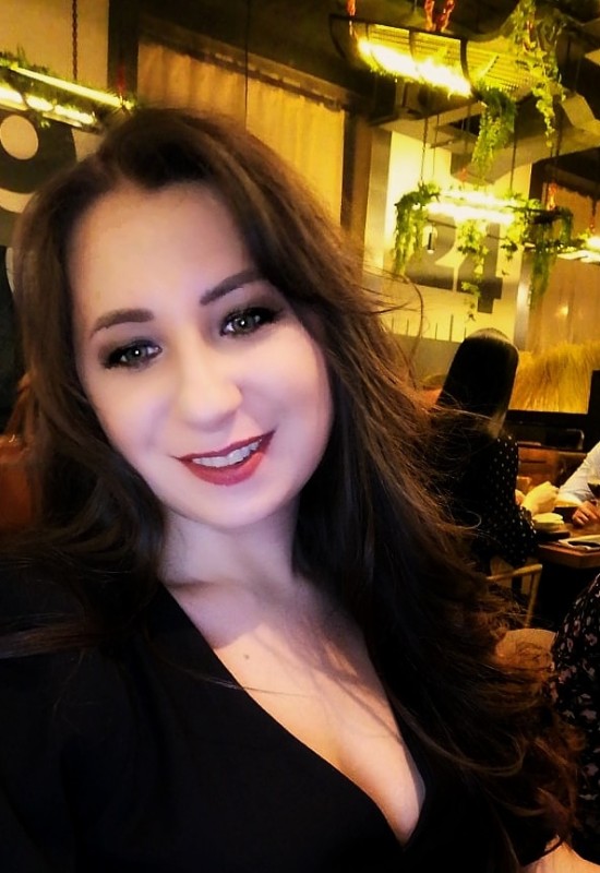 Kseniya • 36 • France