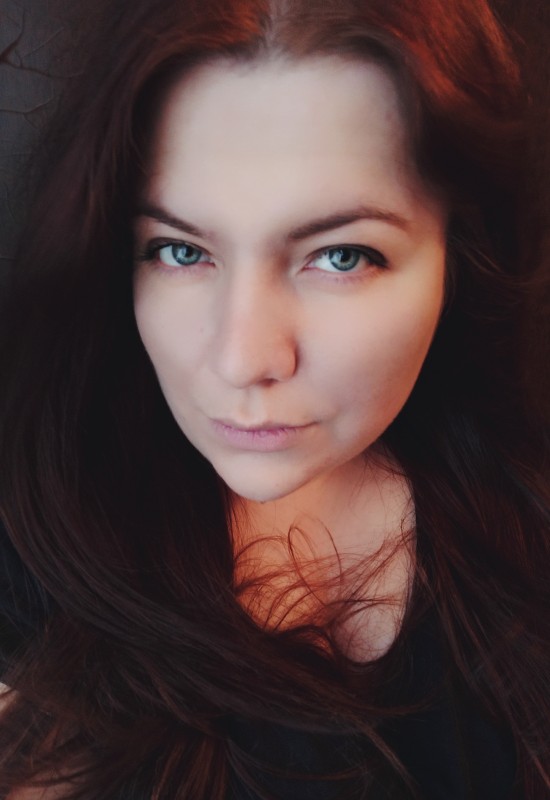 Elena • 30 • Russie