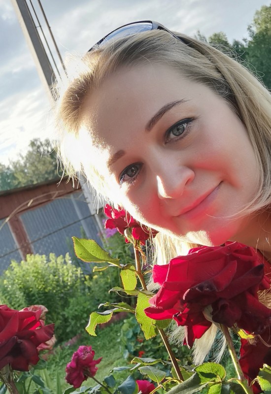 Mariya • 44 • Russia