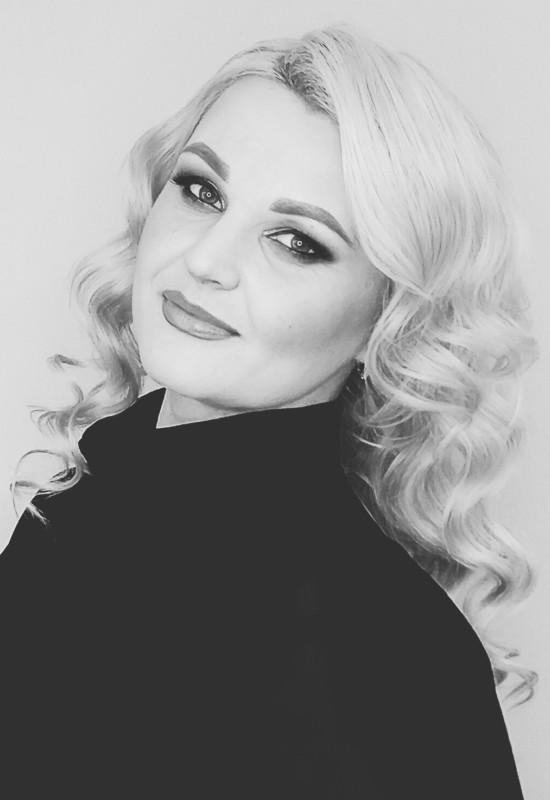 Nadehda • 37 • Russie