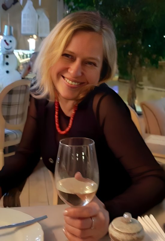 Anastassia • 57 • Russie