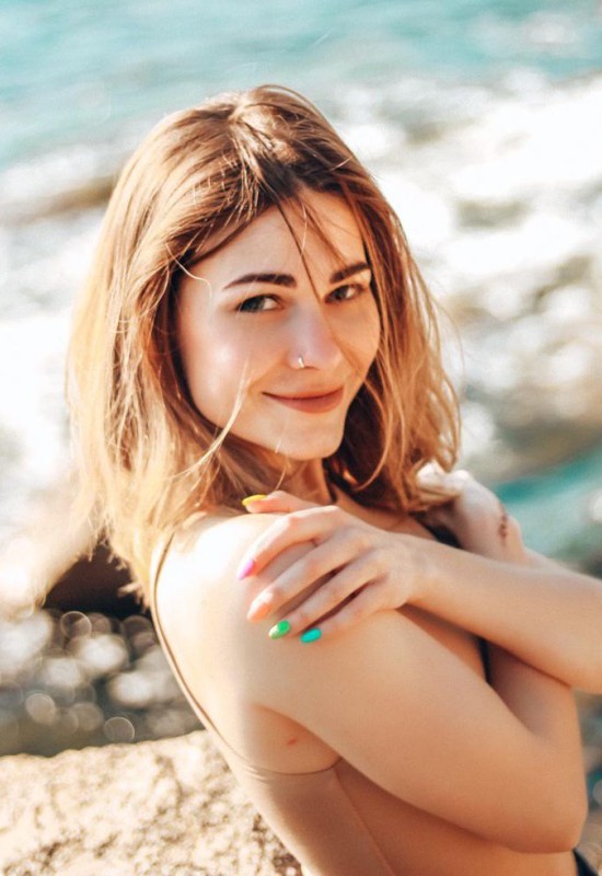 Yuliya • 37 • France