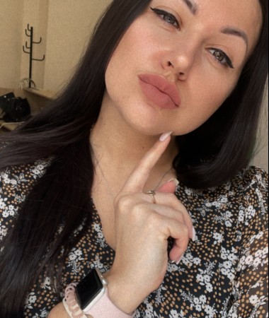 Viktoria, 33