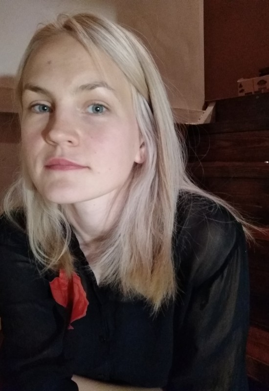 Yana • 34 • Ukraine