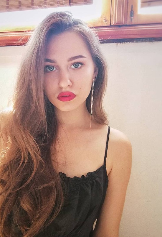 Nina • 40 • Ukraine