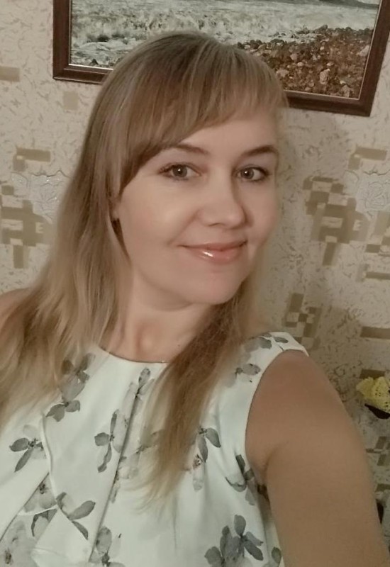 Elena • 51 • Russie