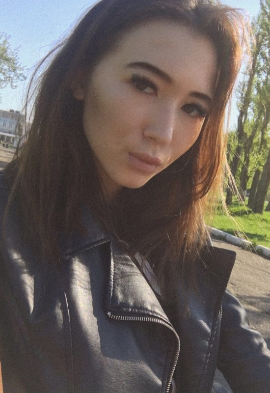 Ella • 27 • Russia