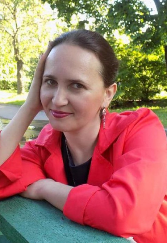 Vika • 48 • Russie