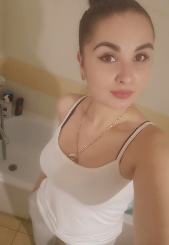 Dasha • 36 • Ukraine