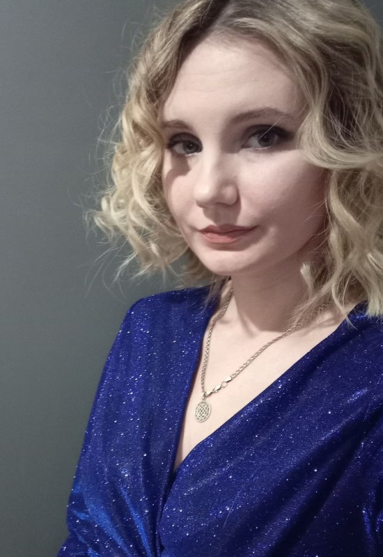 Olga • 39 • Ukraine