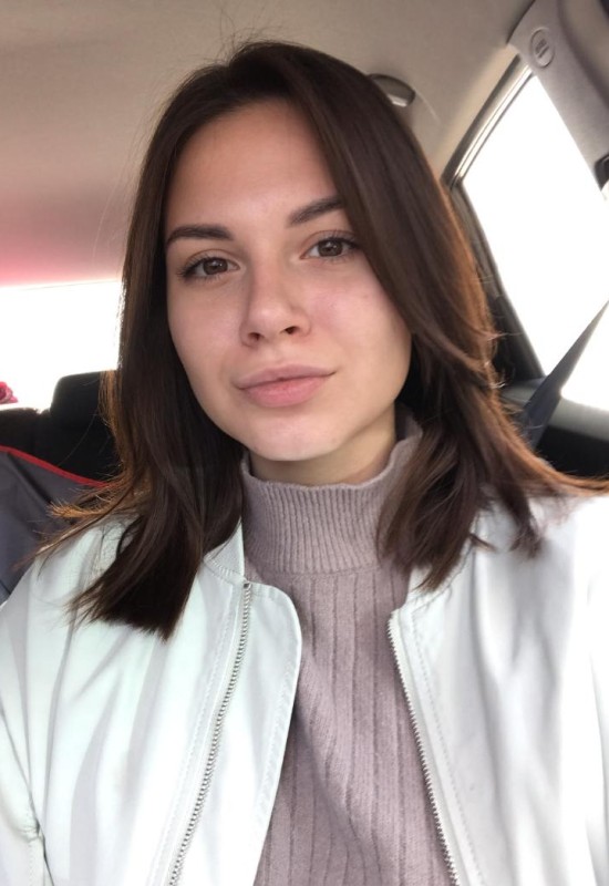 Anyuta • 23 • Russie