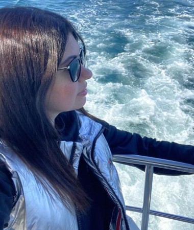 Valeria, 38