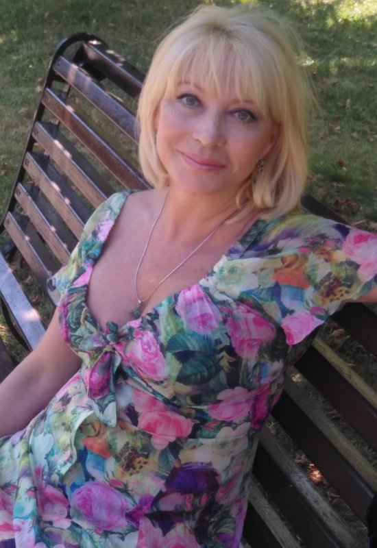 Natalia • 66 • Russie