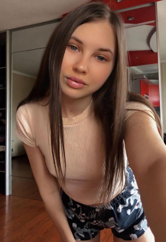 Kristina • 23 • Russie