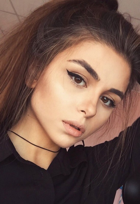 Eva • 23 • Russia