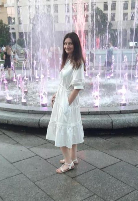 Yana • 49 • Austria