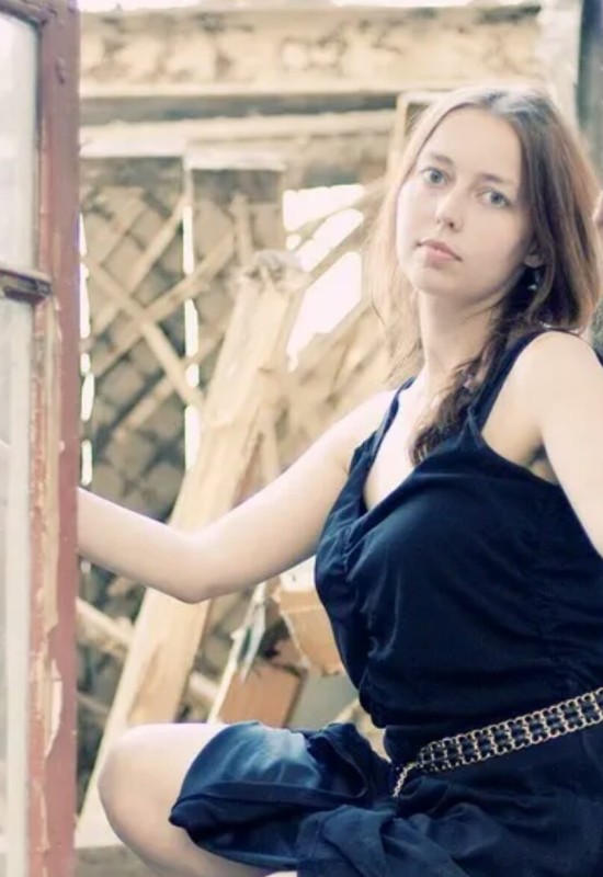 Angie • 36 • Russia