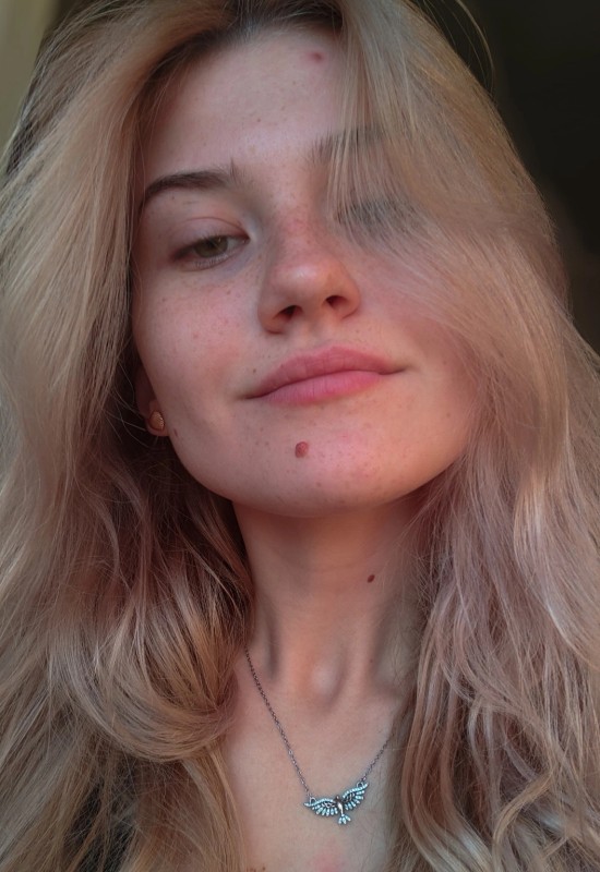 Elisabeta • 29 • Ukraine