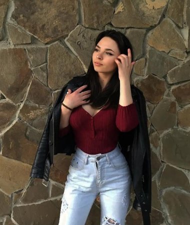 Diana, 24