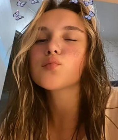 Veronika, 22