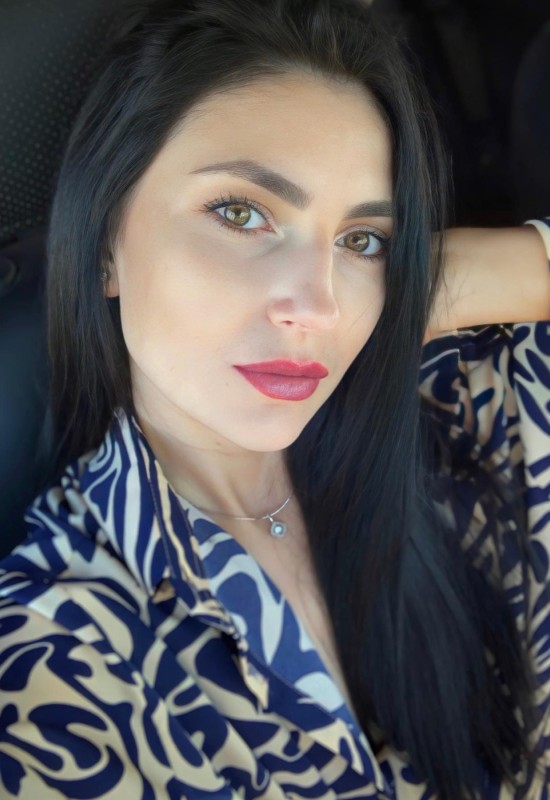 Julia • 31 • Russie