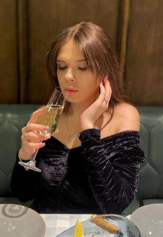 Daryna • 24 • Ukraine 🇺🇦