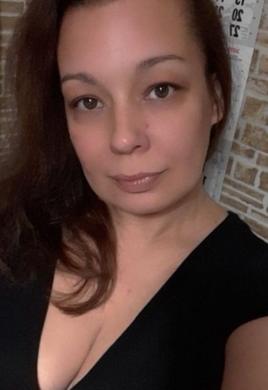 Olena • 44 • Pologne