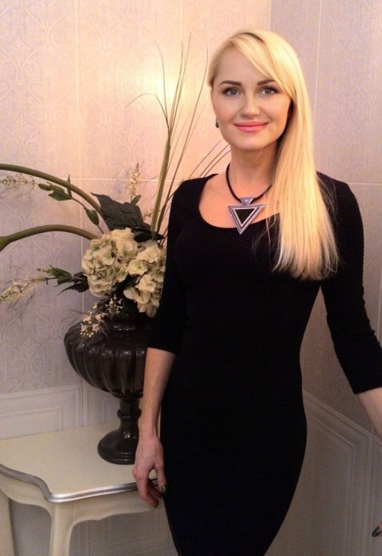 Julia • 43 • France