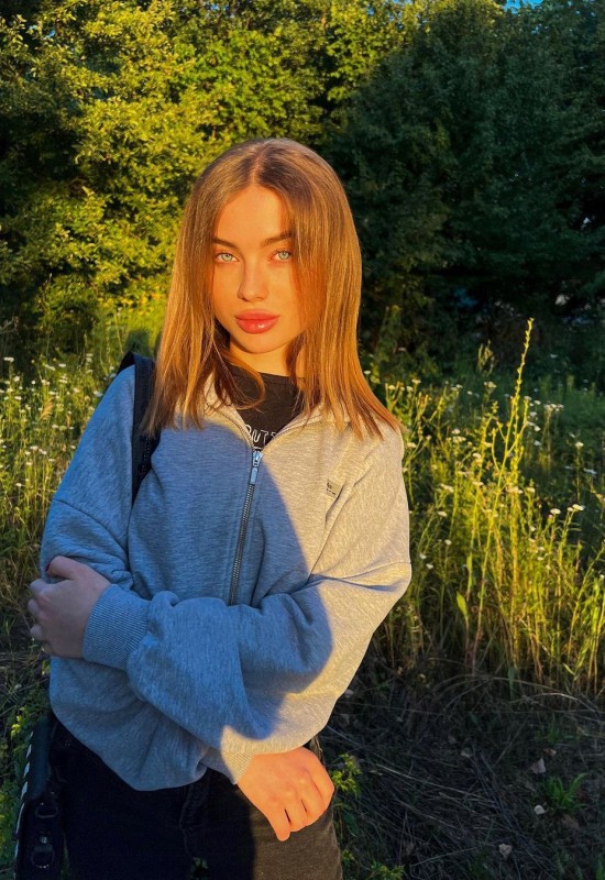 Tanya • 34 • Ukraine