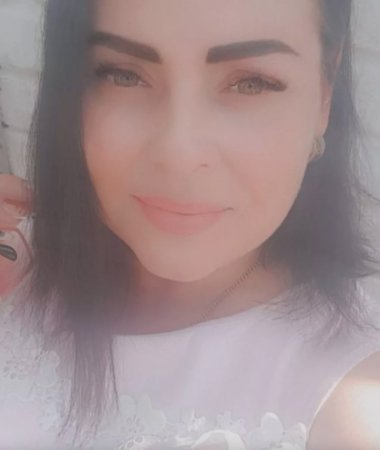 Yuliya, 43
