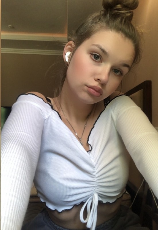 Nastia • 23 • Україна