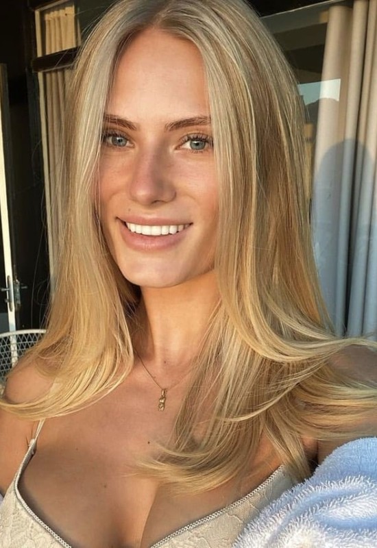 Katya • 38 • Ukraine