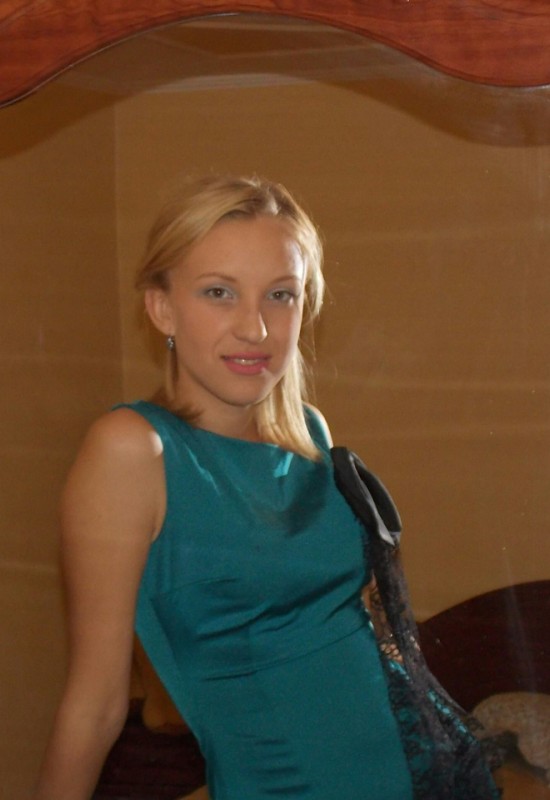 Olechka • 38 • Ukraine