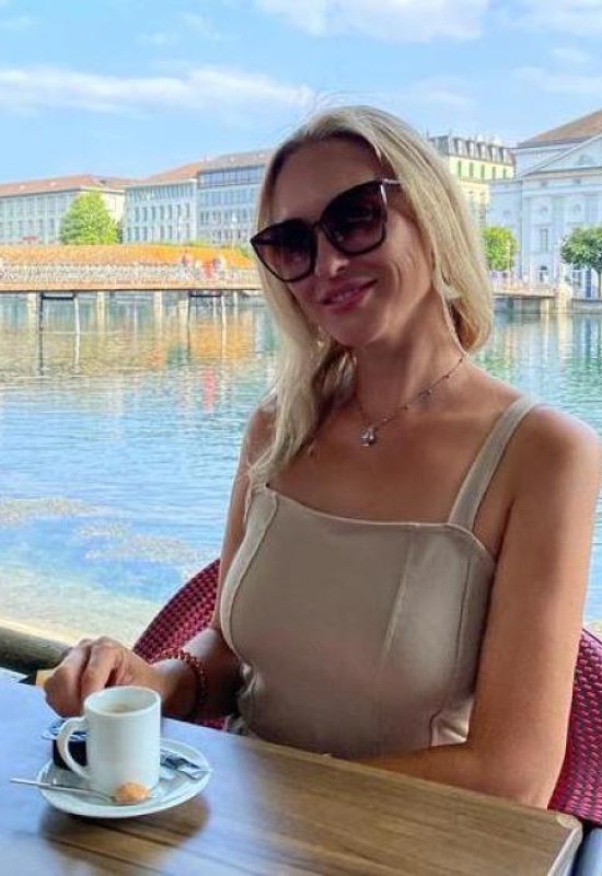 Alisa • 45 • Suisse