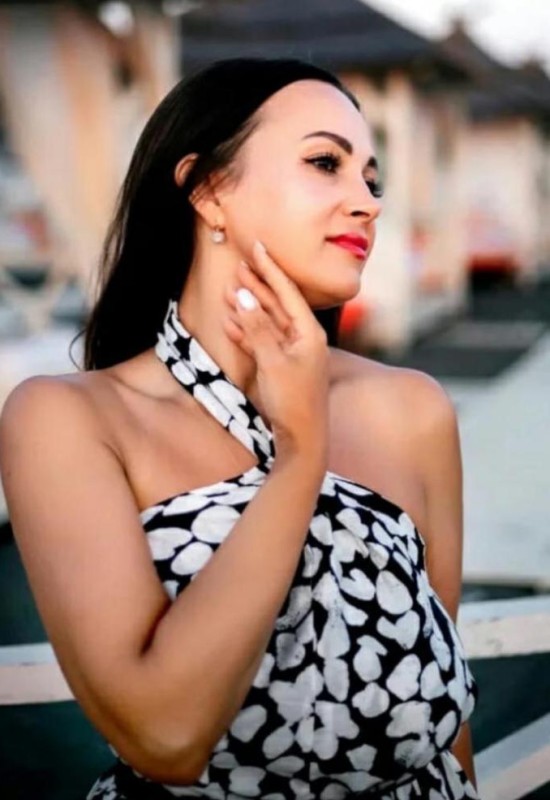 Elena • 45 • Russia