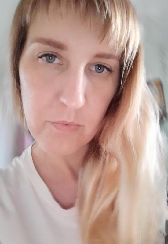 Ekaterina • 43 • France