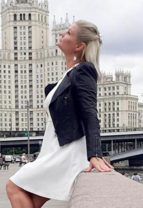 Alena • 40 • Russia