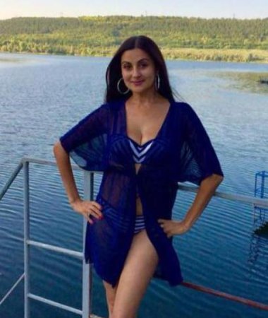 Alena, 43