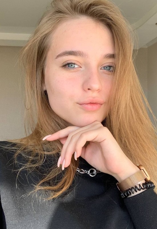 Alina • 25 • Germany